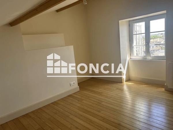 Location Appartement 3 pièces 73.2 m² - RUE SEGRETAIN Niort 79000