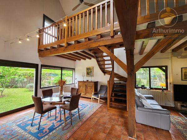 Vente                                                      Maison
                        
                     6 pièces                      158 m2                     à Huisseau-sur-Mauves