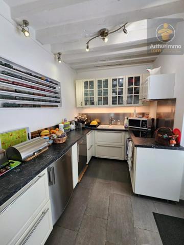 Vente                                                      Maison
                        
                     6 pièces                      158 m2                     à Huisseau-sur-Mauves