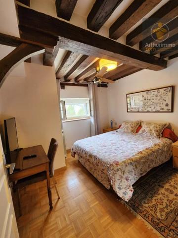 Vente                                                      Maison
                        
                     6 pièces                      158 m2                     à Huisseau-sur-Mauves