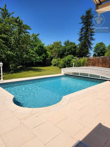 Vente                                                      Maison
                        
                     6 pièces                      158 m2                     à Huisseau-sur-Mauves