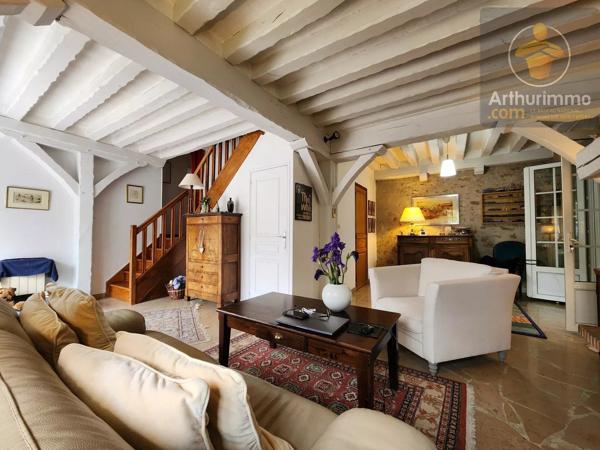 Vente                                                      Maison
                        
                     6 pièces                      158 m2                     à Huisseau-sur-Mauves