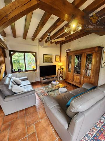 Vente                                                      Maison
                        
                     6 pièces                      158 m2                     à Huisseau-sur-Mauves