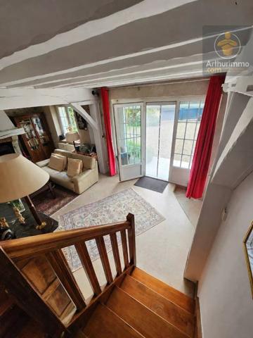 Vente                                                      Maison
                        
                     6 pièces                      158 m2                     à Huisseau-sur-Mauves