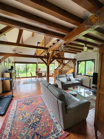 Vente                                                      Maison
                        
                     6 pièces                      158 m2                     à Huisseau-sur-Mauves