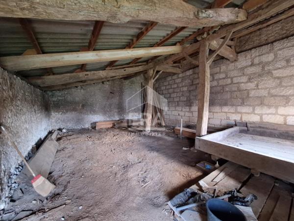 Maison à vendre avec dépendances, étang et 9 hectares à Montguyon 5 pièces 109 m2