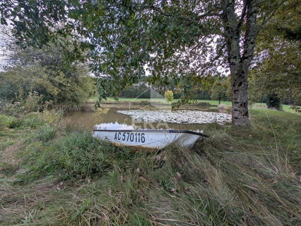 Maison à vendre avec dépendances, étang et 9 hectares à Montguyon 5 pièces 109 m2