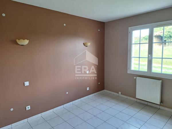 Maison à vendre avec dépendances, étang et 9 hectares à Montguyon 5 pièces 109 m2