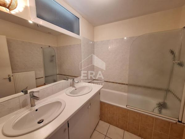 Maison à vendre avec dépendances, étang et 9 hectares à Montguyon 5 pièces 109 m2