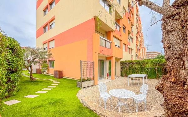 Appartement à vendre    5 pièces • 90 m2 Cagnes-sur-Mer