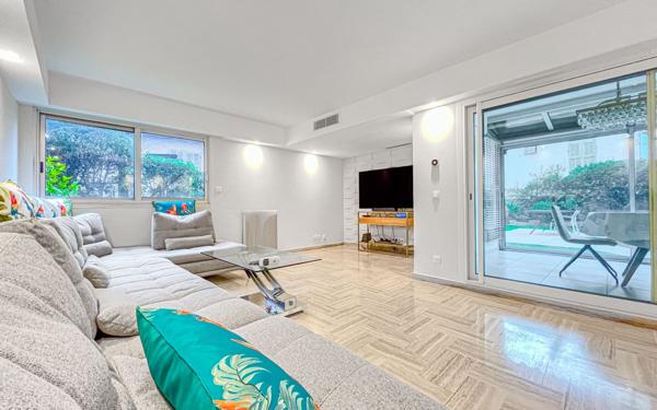 Appartement à vendre    5 pièces • 90 m2 Cagnes-sur-Mer