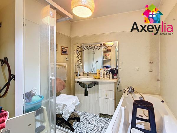 Roanne (42300) A VENDRE - ROANNE CENTRE - APPARTEMENT T5 AVEC 3 CHAMBRES, STATIONNEMENTS PRIVATIFS ET VUE SUR LA LOIRE