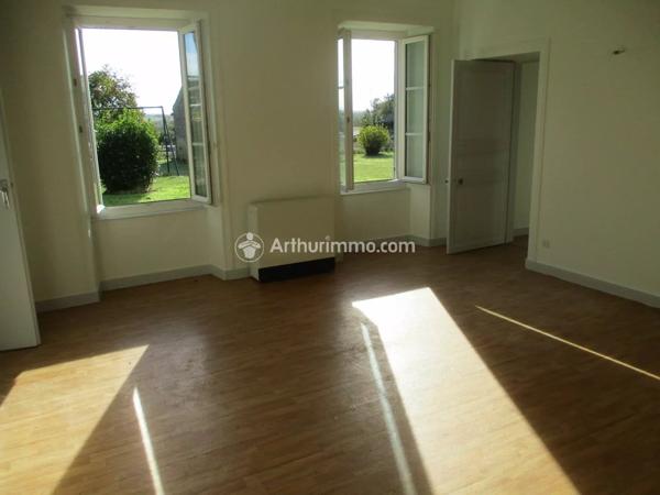 Location                                                      Maison
                        
                     6 pièces                      126 m2                     à Loulay