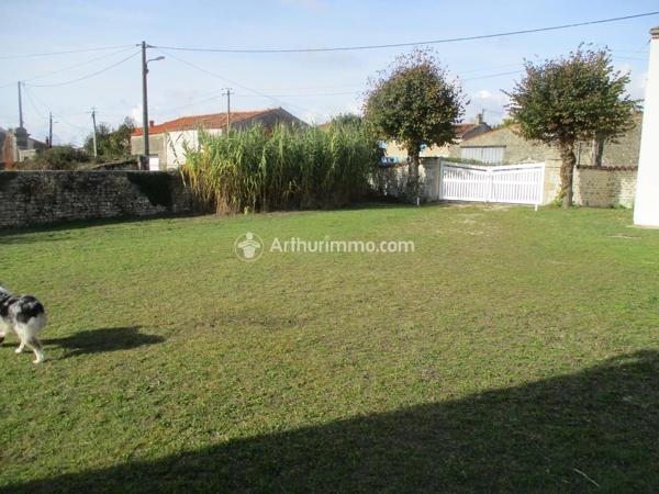 Location                                                      Maison
                        
                     6 pièces                      126 m2                     à Loulay
