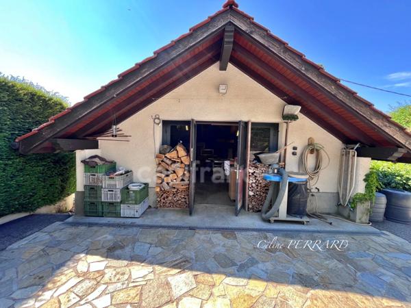 SAINT CERGUES (74) à vendre 7 pièces avec un espace indépendant 194,26m² + 140m² d’annexes dont une bâtisse indépendante, piscinable au calme vue lac