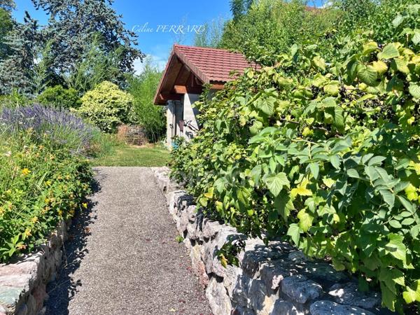 SAINT CERGUES (74) à vendre 7 pièces avec un espace indépendant 194,26m² + 140m² d’annexes dont une bâtisse indépendante, piscinable au calme vue lac