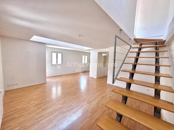 Vente                                                      Appartement
                        
                     3 pièces                      64 m2                     à Clermont-Ferrand