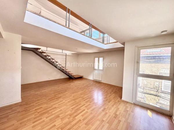 Vente                                                      Appartement
                        
                     3 pièces                      64 m2                     à Clermont-Ferrand