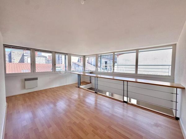 Vente                                                      Appartement
                        
                     3 pièces                      64 m2                     à Clermont-Ferrand