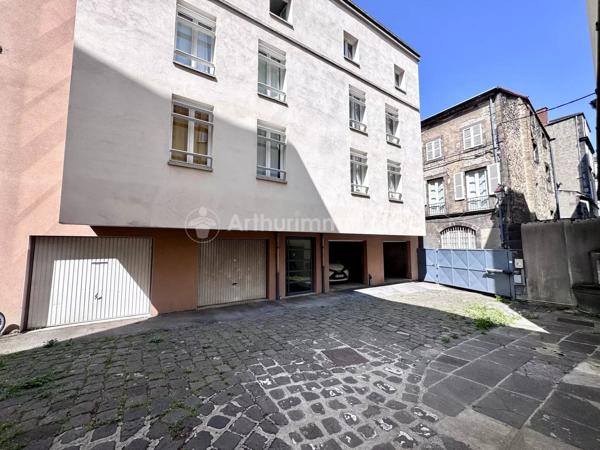 Vente                                                      Appartement
                        
                     3 pièces                      64 m2                     à Clermont-Ferrand