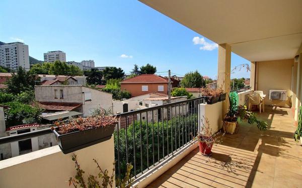 Appartement à vendre    3 pièces • 61,30 m2 Marseille 11