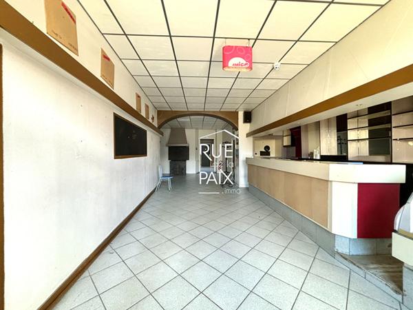 79390 THENEZAY Idéal investisseur ? Immeuble de caractère au coeur de Thénezay