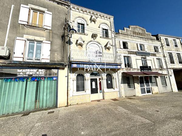 79390 THENEZAY Idéal investisseur ? Immeuble de caractère au coeur de Thénezay