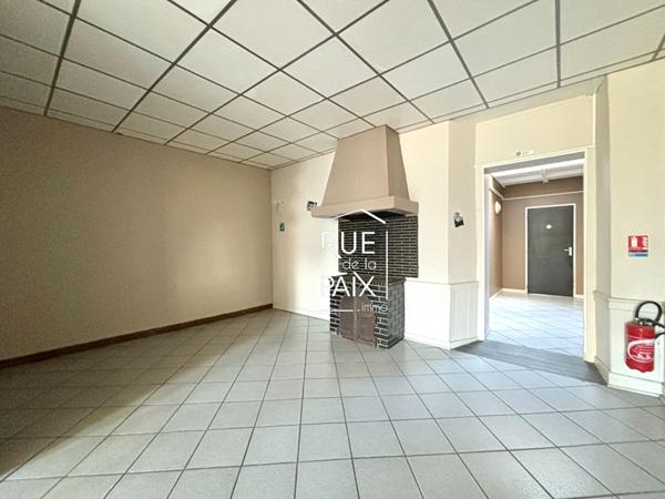 79390 THENEZAY Idéal investisseur ? Immeuble de caractère au coeur de Thénezay