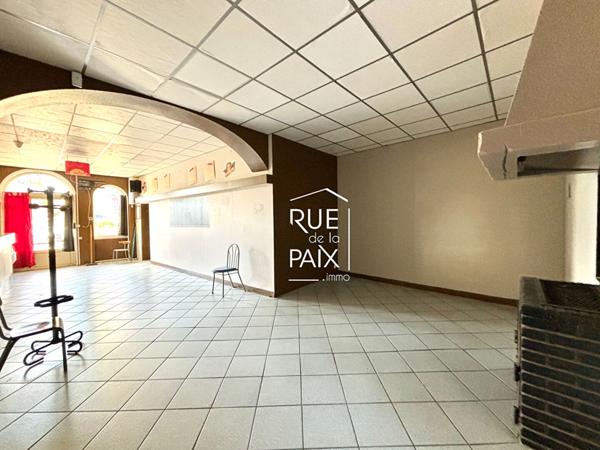 79390 THENEZAY Idéal investisseur ? Immeuble de caractère au coeur de Thénezay