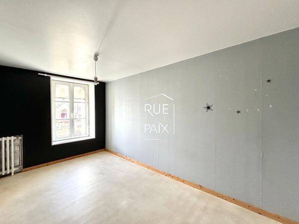 79390 THENEZAY Idéal investisseur ? Immeuble de caractère au coeur de Thénezay