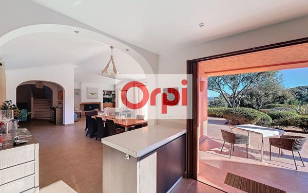 Maison à vendre    6 pièces •  Zonza