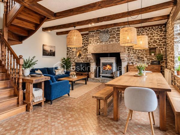 Longère de 130 m² avec piscine à Plouër-sur-Rance

Située à Plouër-sur-Rance, cette jolie longère en pierre, mitoyenne d’un côté, conjugue à merveille l’authenticité de l’ancien avec ses murs en pierre, ses poutres apparentes et toute la chaleur de son caractère.

Implantée sur un terrain de plus de 1 300 m², elle propose :

Au rez-de-chaussée : une cuisine américaine entièrement équipée, une vaste pièce de vie de plus de 30 m² avec cheminée à foyer ouvert et poêle à bois, une buanderie ainsi qu’une salle d’eau avec toilettes.
Aux étages : un palier dessert quatre chambres lumineuses, une salle de bains supplémentaire et des toilettes.

À l’extérieur, un grand garage et une piscine chauffée viennent parfaire ce bel ensemble. Des dépendances, comprenant notamment un préau, un pool house et une douche extérieure, ajoutent encore au confort et à la convivialité des lieux.

Une maison familiale idéale, qui séduira aussi bien pour une résidence principale que pour une belle maison de vacances.

Je suis sur place, M. CHASSIN – 06 71 83 14 47