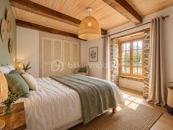 Longère de 130 m² avec piscine à Plouër-sur-Rance

Située à Plouër-sur-Rance, cette jolie longère en pierre, mitoyenne d’un côté, conjugue à merveille l’authenticité de l’ancien avec ses murs en pierre, ses poutres apparentes et toute la chaleur de son caractère.

Implantée sur un terrain de plus de 1 300 m², elle propose :

Au rez-de-chaussée : une cuisine américaine entièrement équipée, une vaste pièce de vie de plus de 30 m² avec cheminée à foyer ouvert et poêle à bois, une buanderie ainsi qu’une salle d’eau avec toilettes.
Aux étages : un palier dessert quatre chambres lumineuses, une salle de bains supplémentaire et des toilettes.

À l’extérieur, un grand garage et une piscine chauffée viennent parfaire ce bel ensemble. Des dépendances, comprenant notamment un préau, un pool house et une douche extérieure, ajoutent encore au confort et à la convivialité des lieux.

Une maison familiale idéale, qui séduira aussi bien pour une résidence principale que pour une belle maison de vacances.

Je suis sur place, M. CHASSIN – 06 71 83 14 47