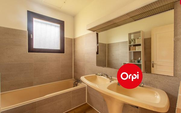 Maison à vendre    5 pièces • 178 m2 Saint-Priest