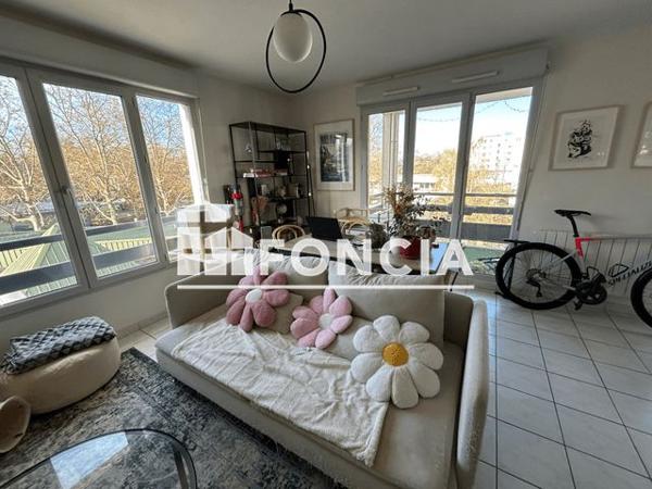 Location Appartement 3 pièces 59.65 m² - 40 RUE JOSEPH CHAPELLE Lyon 69008