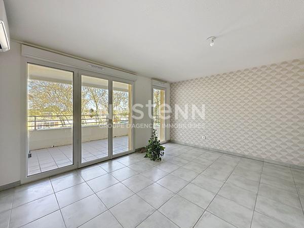 Appartement Miramas 3 pièces 62.4 m2 terrasse place de parking