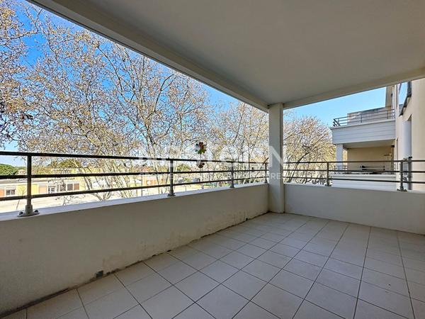 Appartement Miramas 3 pièces 62.4 m2 terrasse place de parking