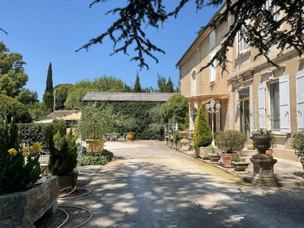 Cabannes (13440) CABANNES, Superbe Maison de Maitre de 220 m2 dépendances 350 m2 terrain 1100 m2