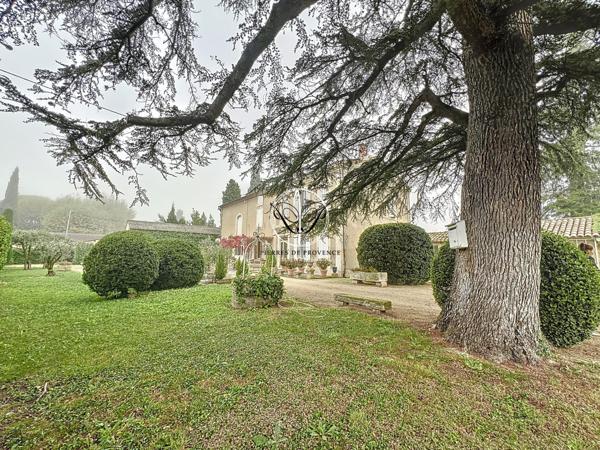 Cabannes (13440) CABANNES, Superbe Maison de Maitre de 220 m2 dépendances 350 m2 terrain 1100 m2