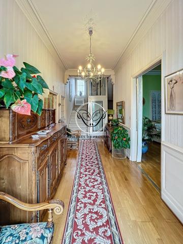 Cabannes (13440) CABANNES, Superbe Maison de Maitre de 220 m2 dépendances 350 m2 terrain 1100 m2