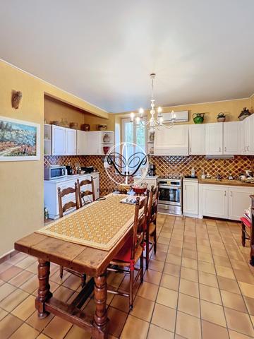 Cabannes (13440) CABANNES, Superbe Maison de Maitre de 220 m2 dépendances 350 m2 terrain 1100 m2