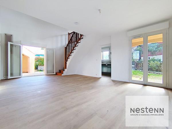 Élégante maison rénovée avec prestations de qualité 143 m² habitables ? Terrain d'angle de 695 m²