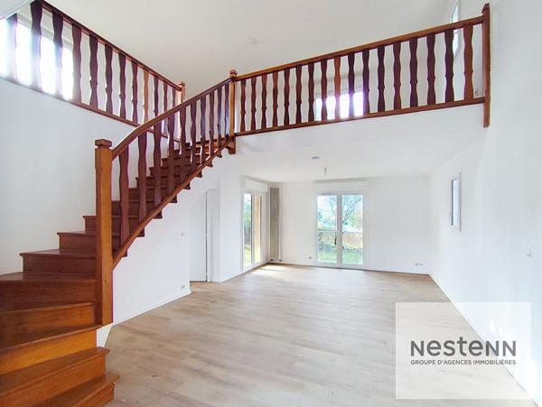 Élégante maison rénovée avec prestations de qualité 143 m² habitables ? Terrain d'angle de 695 m²