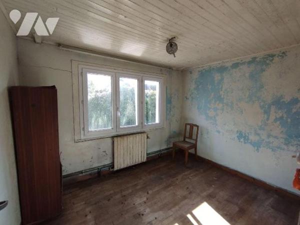SECTEUR CAMPAGNE DE BANNALEC EN DIRECTION DE QUIMPERLÉ.
Maison A RENOVER d'une superficie habi...