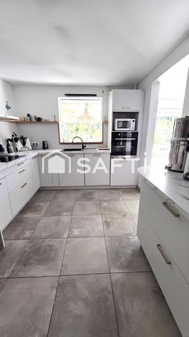 Appartement avec sa piscine privative et son accès plage