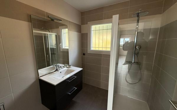 Maison à vendre    4 pièces •  Lablachère