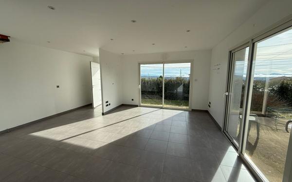 Maison à vendre    4 pièces •  Lablachère