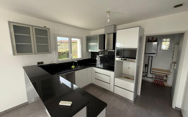 Maison à vendre    4 pièces •  Lablachère