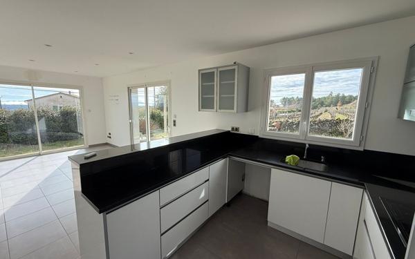 Maison à vendre    4 pièces •  Lablachère