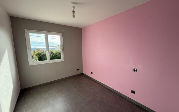 Maison à vendre    4 pièces •  Lablachère